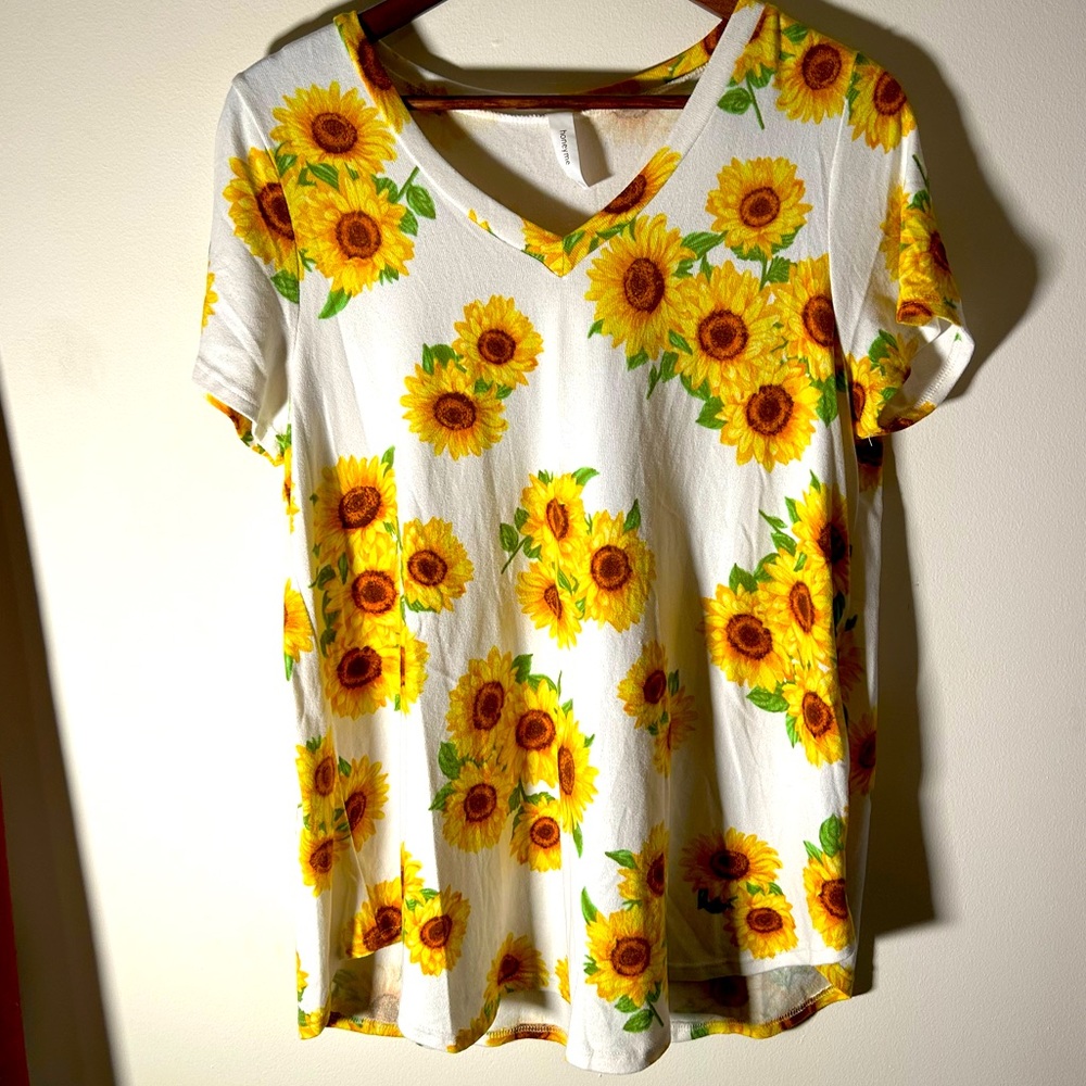 Women’s sunflower shirt, size large, flowy, comfy, fall, excellent condition